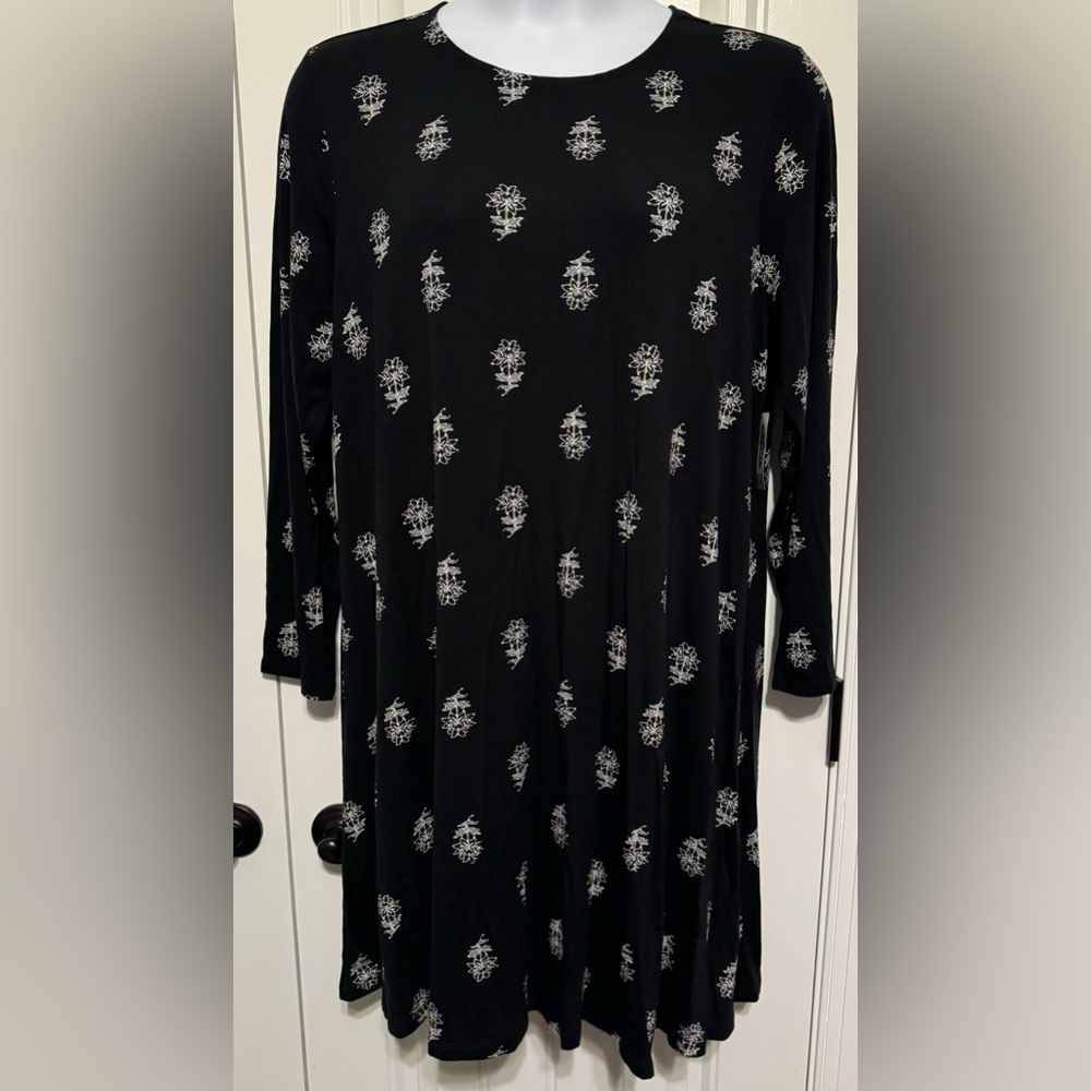 NWT Old Navy Black/White Floral Jersey Long Sleeve, Knee Length Swing Dress XXL